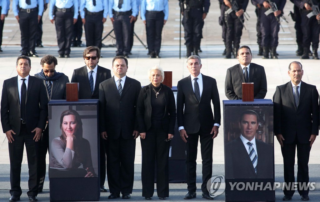 헬리콥터 추락으로 사망한 멕시코 푸에블라 주지사 부부의 장례식 [AFP=연합뉴스] 