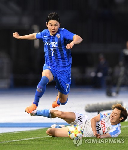 (LEAD) Ulsan blow late lead, fail to clinch knockout berth at AFC Champions League