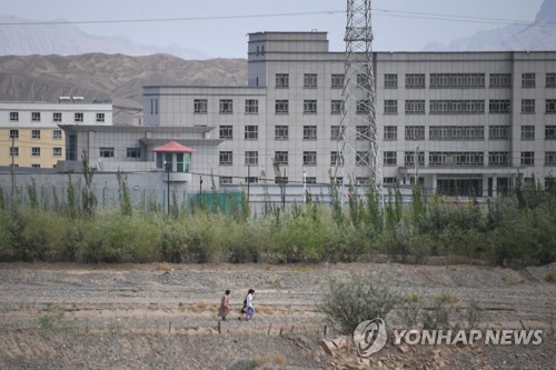 英 BBC가 들여다본 中신장자치구 '극단주의자 교화시설'