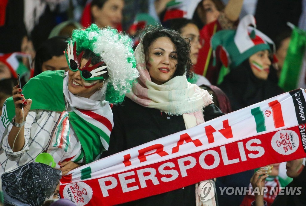 2019년 아자디 스타디움의 이란 여성 축구 팬