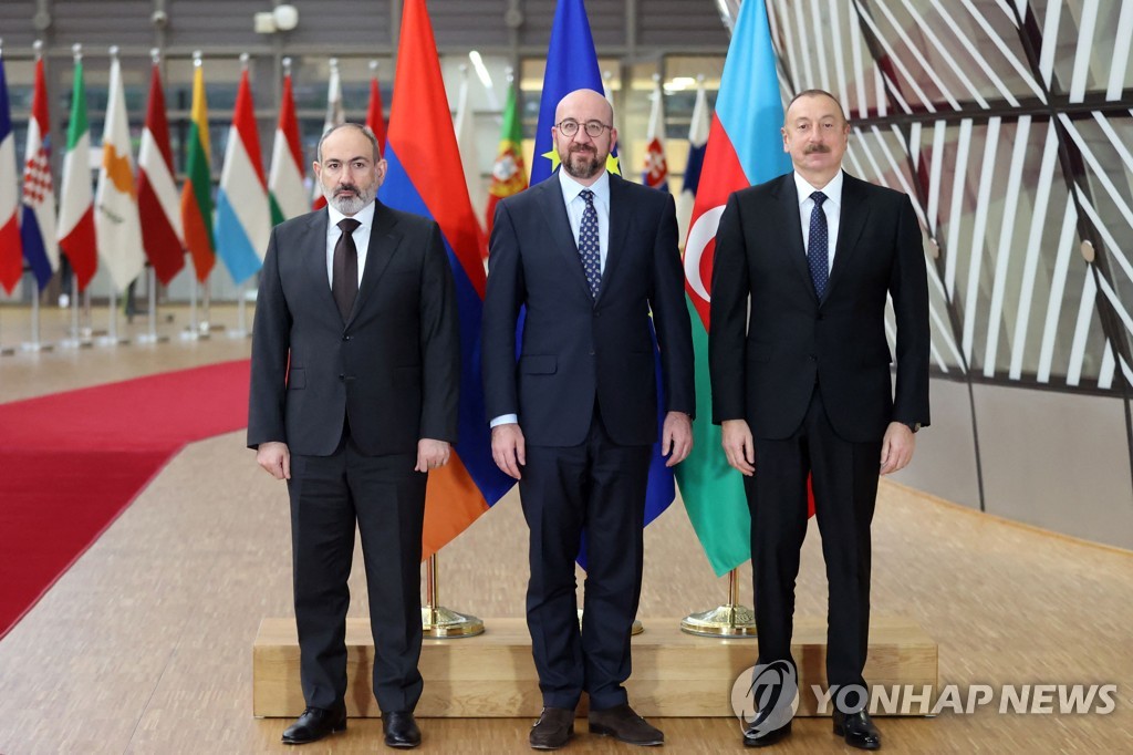 영토분쟁 협상 회의에 합의한 아르메니아 총리와 아제르바이잔 대통령