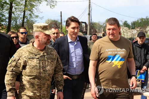 우크라이나 이르핀 방문한 캐나다 트뤼도 총리 