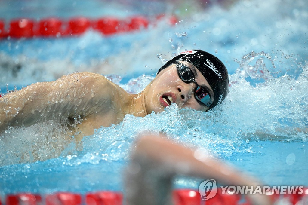 In this AFP photo, Hwang Sun-woo of South Korea competes in the men's 200m freestyle final at the FINA World Championships at Duna Arena in Budapest on June 20, 2022. (Yonhap)