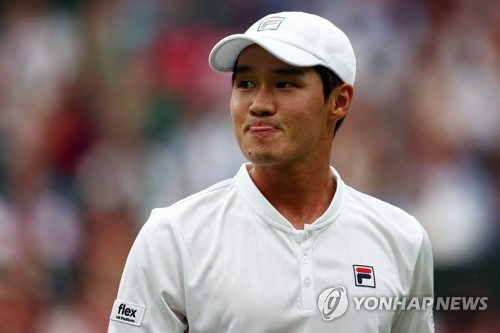 In this AFP photo, Kwon Soon-woo of South Korea reacts to a play against Novak Djokovic of Serbia during their men's singles first round match at Wimbledon at All England Club in London on June 27, 2022. (Yonhap)