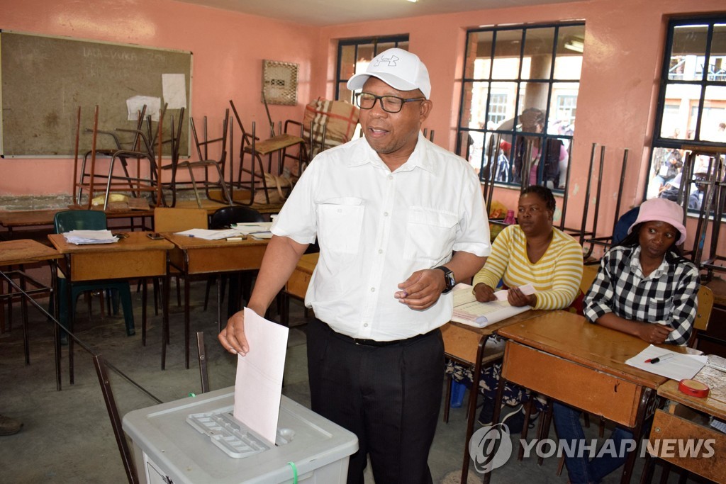 투표하는 마조로 레소토 총리