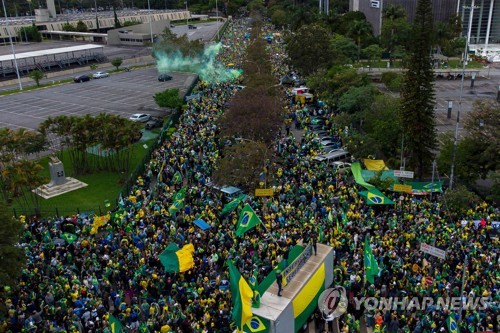 "패배 받아들일 수 없다"…거리로 나선 브라질 보우소나루 지지자들