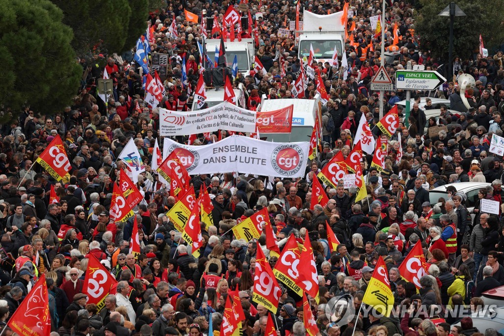 프랑스 몽펠리에에 모인 연금개혁 반대 시위대