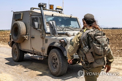 이스라엘군, 시리아 중부 지역 공습…"이란 혁명수비대원 사망"