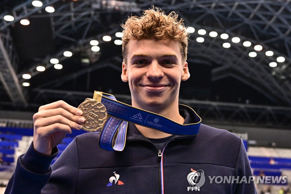 후쿠오카 세계선수권대회에서 금메달을 들어 보이는 마르샹