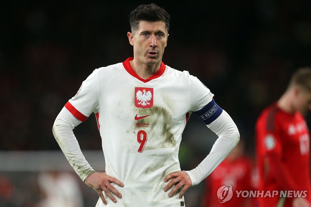 레반도프스키 지금 감독 밑에선 폴란드 축구대표팀 안 뛴다