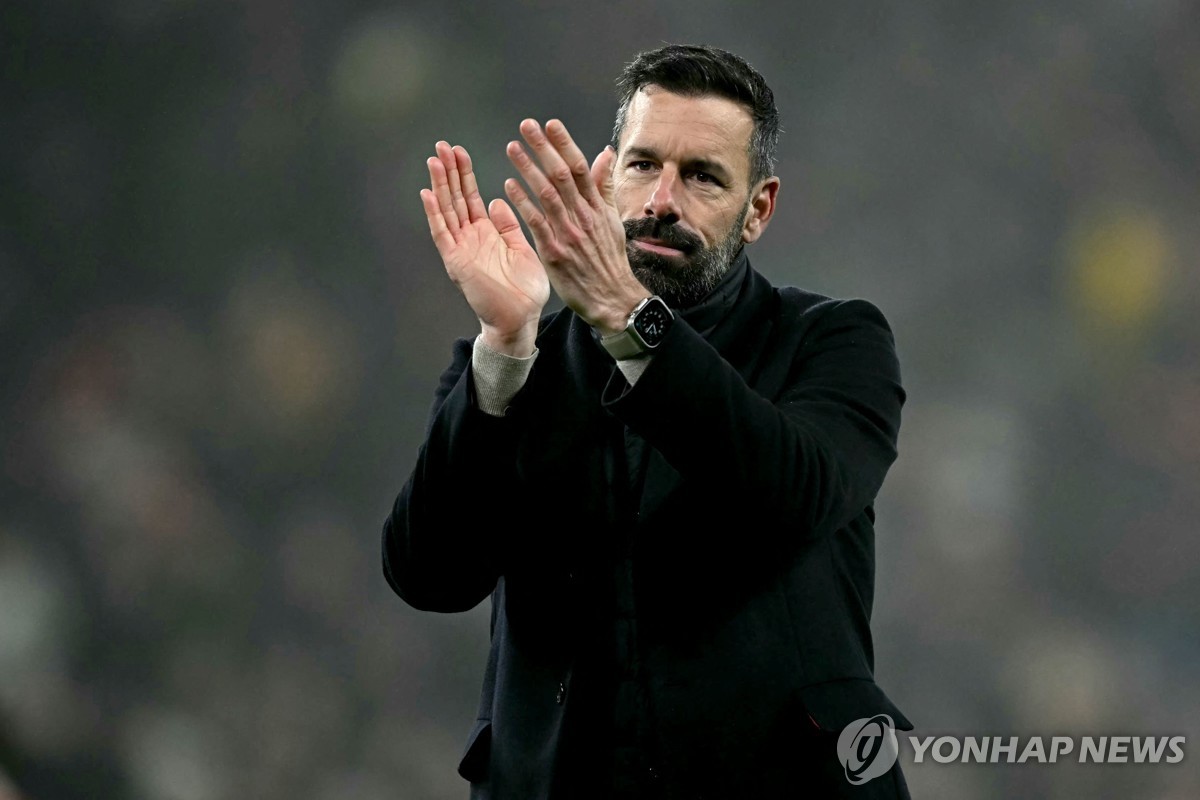 강등 못 막은 판니스텔로이, 결국 레스터 지휘봉 내려놔