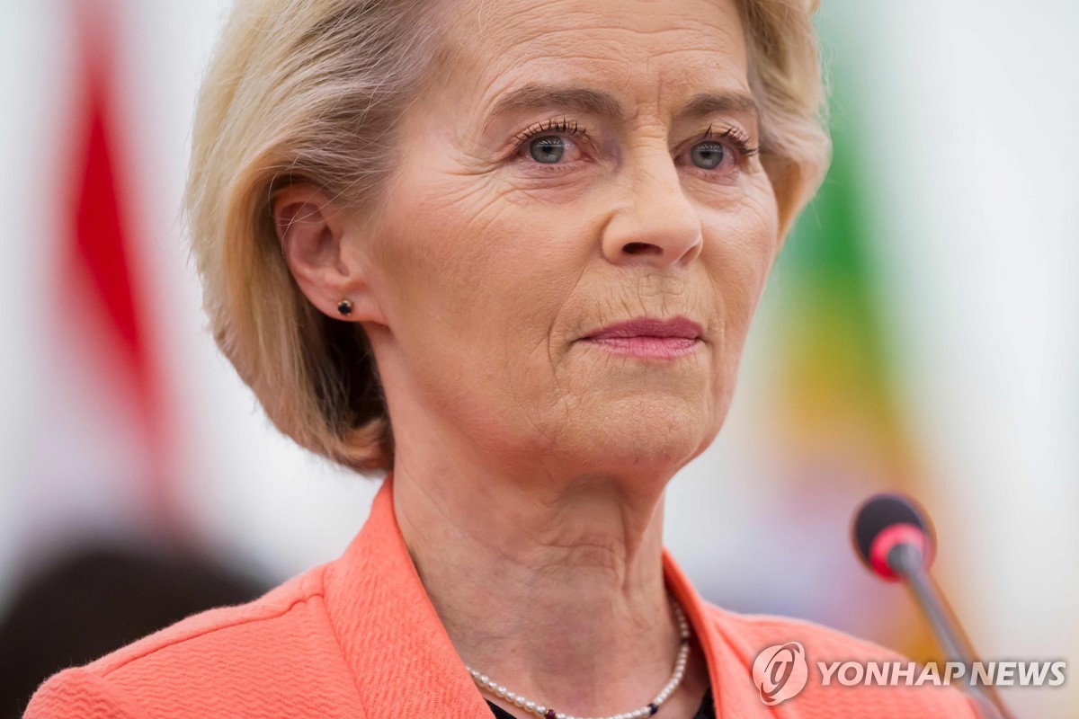 [특파원 시선] 불신임안 '가뿐히' 살아남은 EU수장,…