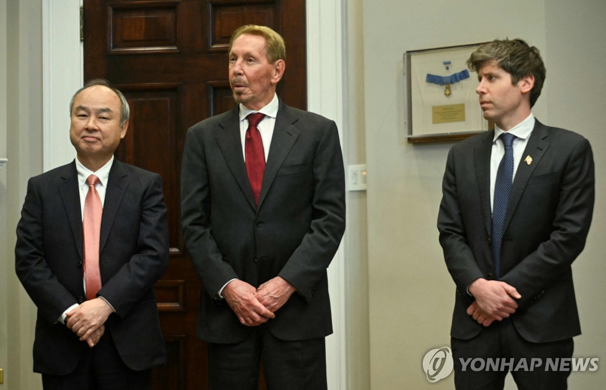 지난 1월 백악관에서 AI 대규모 투자 계획 발표한 래리 엘리슨 오라클 회장