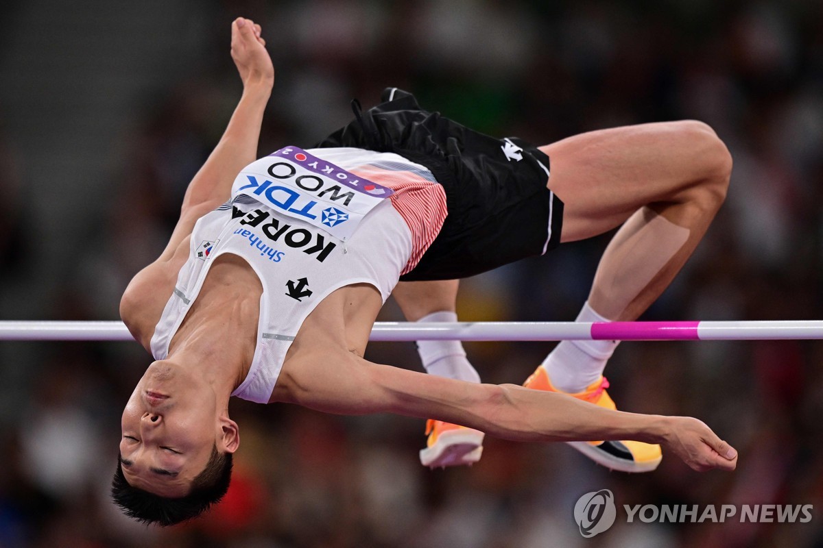 '한국육상 첫 세계선수권 우승 도전' 우상혁, 예선 3위로 결선행(종합)
