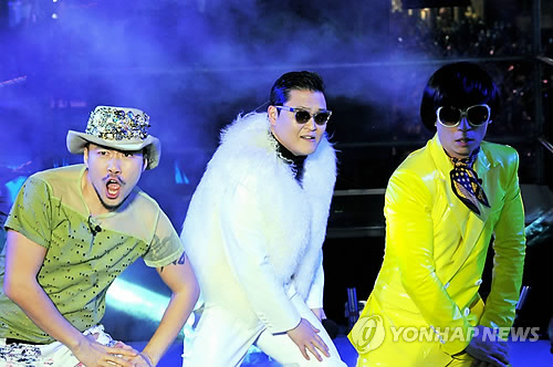2012년 '로킨 이브' 출연한 싸이