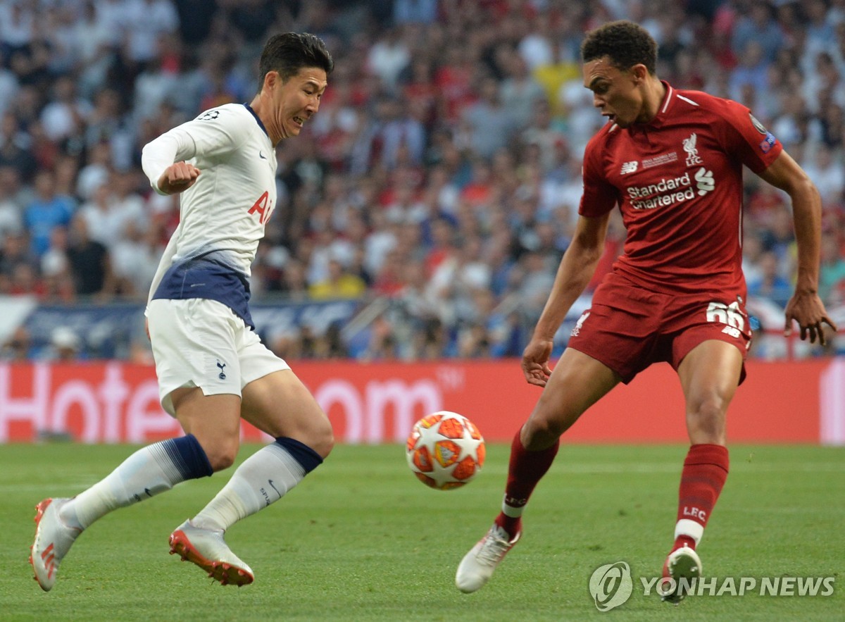 토트넘 손흥민이 2018-2019시즌 UCL 결승 리버풀전에서 경기하는 모습.