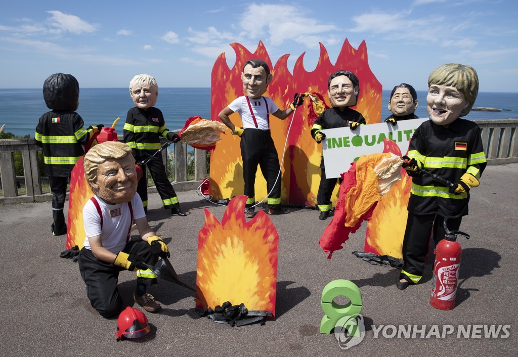 프랑스의 G7 반대 시위 [AP=연합뉴스] 
