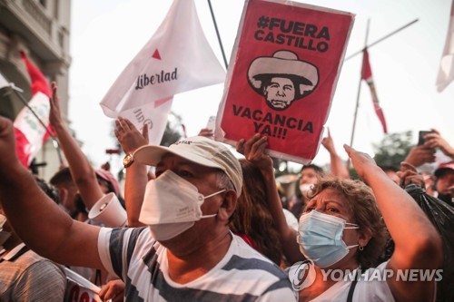 위기의 페루 대통령…탄핵 파도 넘자마자 '퇴진 요구' 시위