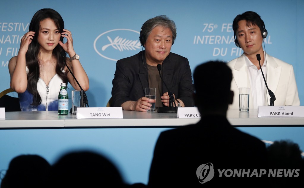In this EPA photo, South Korean director Park Chan-wook (C) and cast members Park Hae-il (R) and Tang Wei (L) attend a press conference for "Decision to Leave" at the 75th Cannes Film Festival, in Cannes, France, on May 24, 2022. (Yonhap)