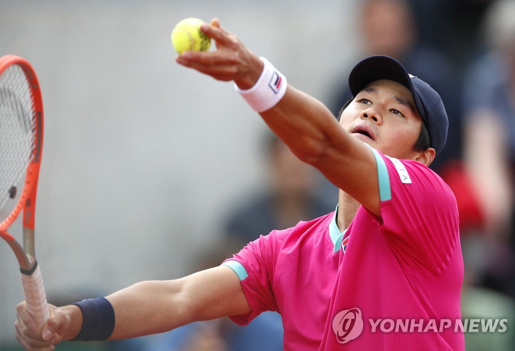 In this EPA photo, Kwon Soon-woo of South Korea prepares for a serve against Andrey Rublev of Russia during their men's singles first-round match of the French Open at Roland-Garros in Paris on May 24, 2022. (Yonhap)