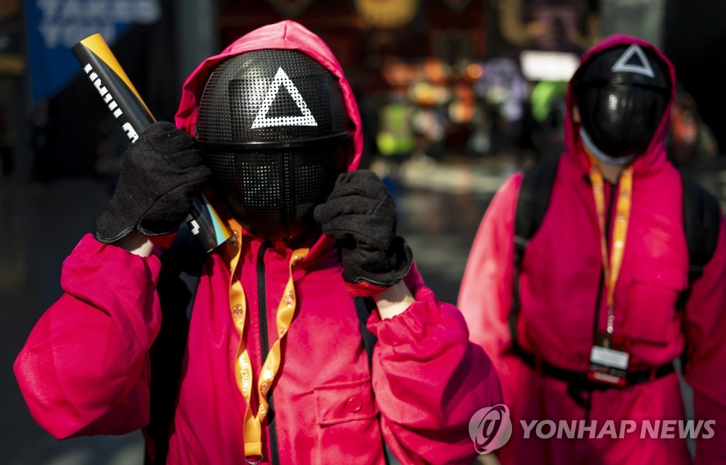 2022년 뉴욕 코믹콘에서 오징어게임 코스튬을 입은 사람들 [EPA=연합뉴스 자료사진]