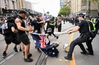 호주서 反트랜스젠더 단체, 나치 경례하며 '혐오 시위'