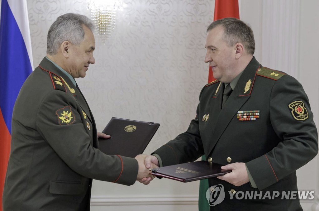 러시아 국방장관(좌)과 벨라루스 국방장관