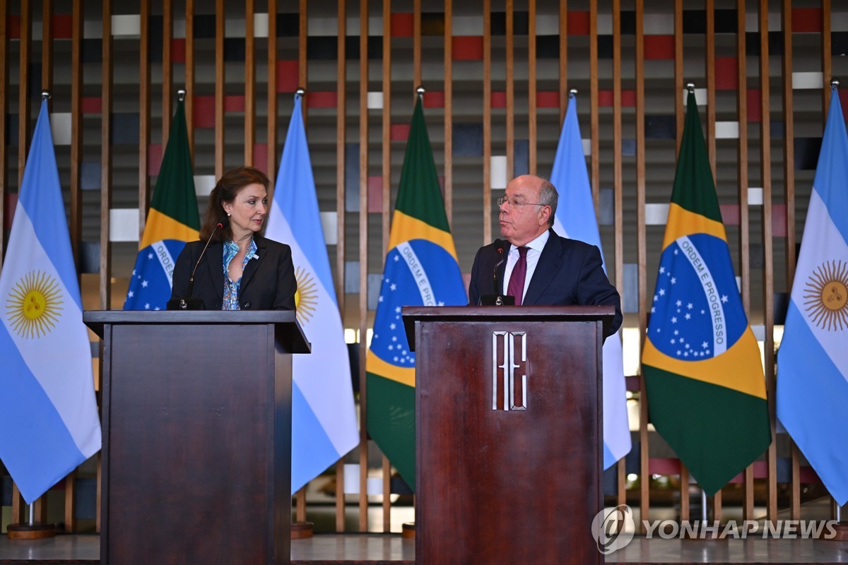 기자회견 하는 브라질·아르헨티나 외교부 장관