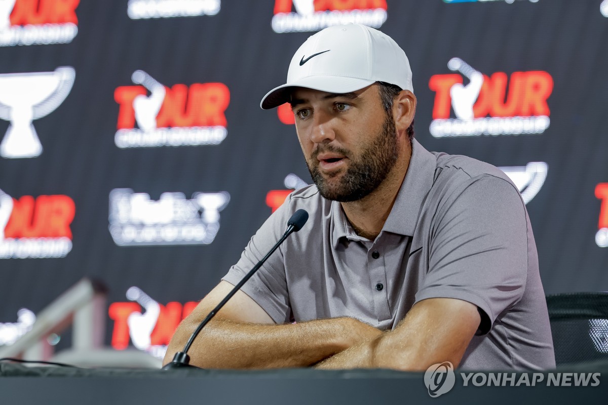 기자회견 하는 셰플러