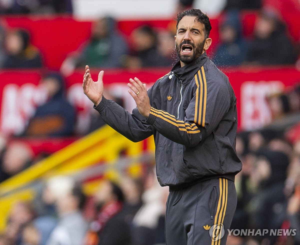 맨유 구단주 "아모링에게 주어진 시간은 3년…즉흥 결정 안 돼"