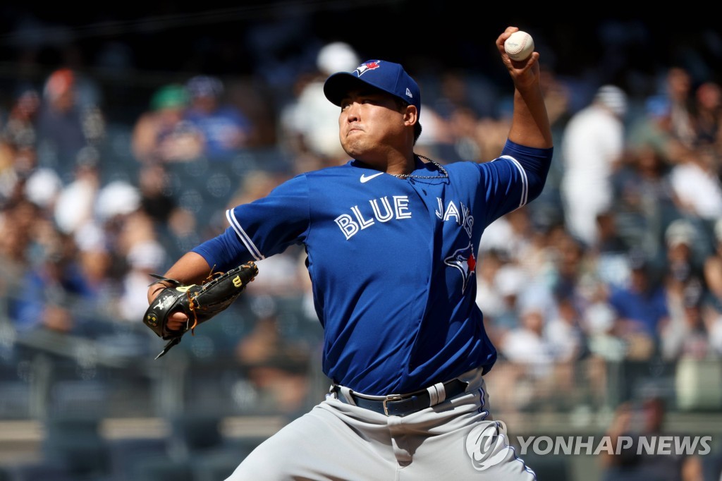 In this Getty Images photo, Ryu Hyun-jin of the Toronto Blue Jays pitches against the New York Yankees in the bottom of the fourth inning of a Major League Baseball regular season game at Yankee Stadium in New York on Sept. 6, 2021. (Yonhap)