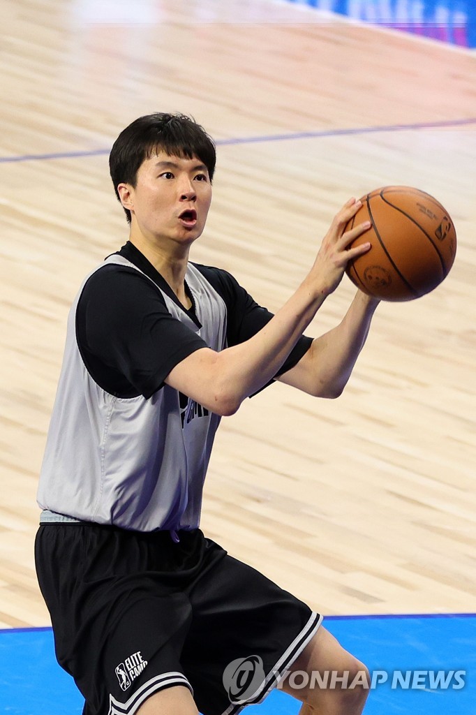 In this Getty Images file photo from May 17, 2022, South Korean player Lee Hyun-jung takes part in the NBA G League Elite Camp at Wintrust Arena in Chicago. (Yonhap)