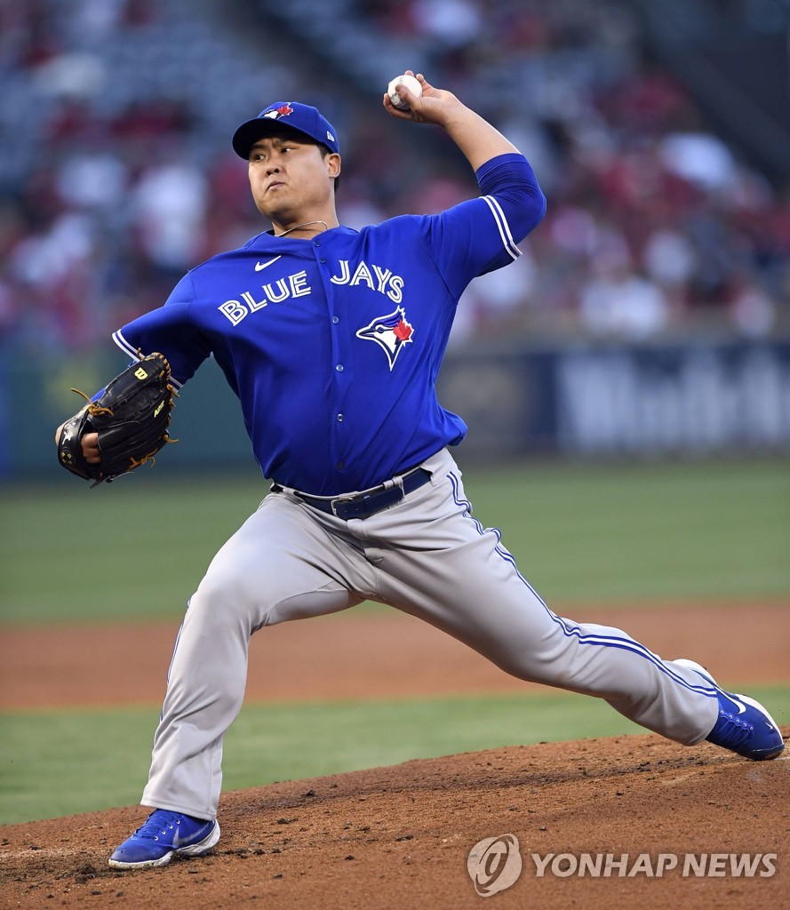 In this Getty Images file photo from May 26, 2022, Ryu Hyun-jin of the Toronto Blue Jays pitches against the Los Angeles Angels during the top of the second inning of a Major League Baseball regular season game at Rogers Centre in Toronto. (Yonhap)