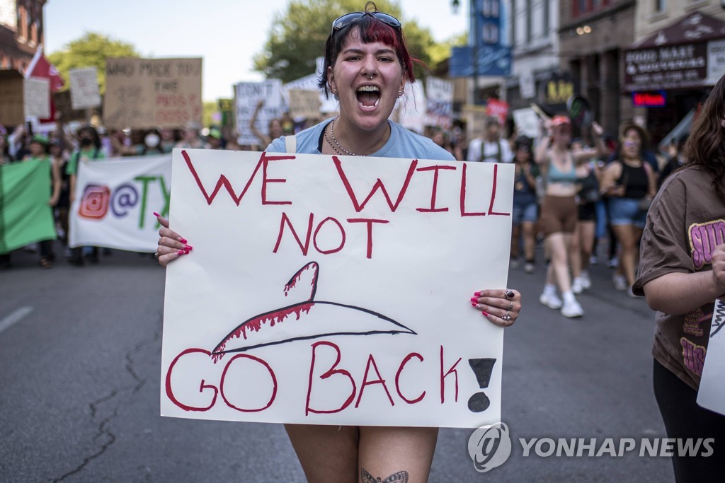 미 대법원 ′낙태권 폐기′ 파장…규탄 시위 전역으로 확산
