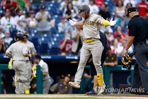 Kim Ha-seong hits another leadoff homer to kick off 11-1 rout