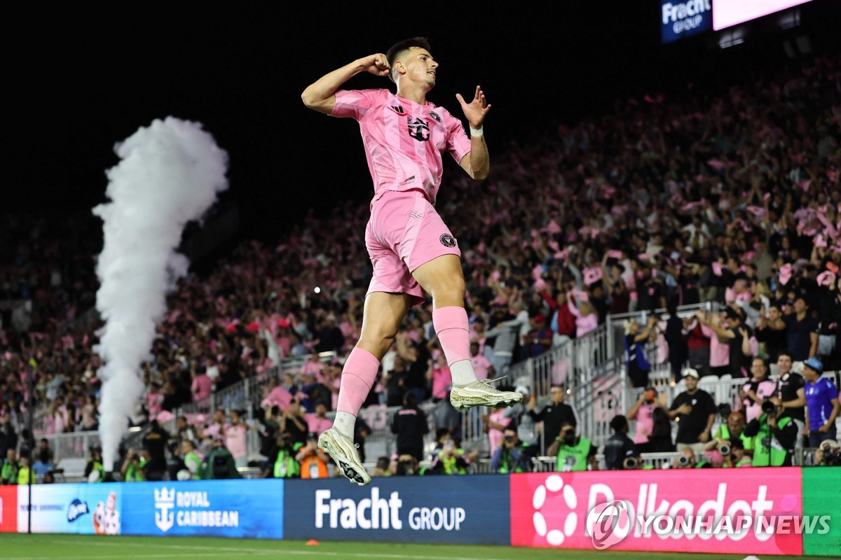 골 세리머니 하는 마이애미의 아옌데.