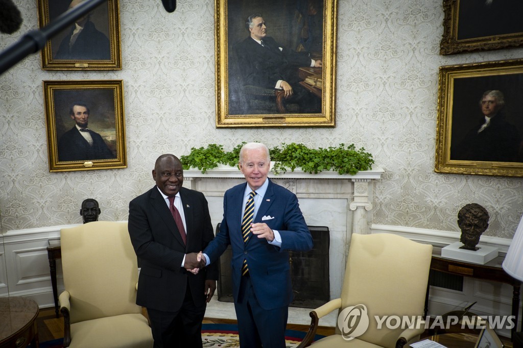 지난 16일 백악관에서 바이든 대통령과 만난 라마포사 남아공 대통령
