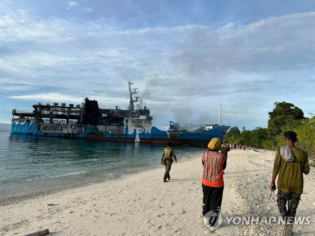 '최소 31명 사망'…야간 운항하던 필리핀 여객선 화재