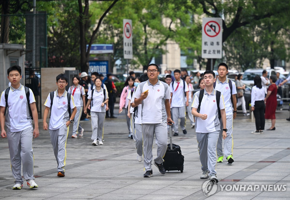 중국 톈진 한 중학교 학생들