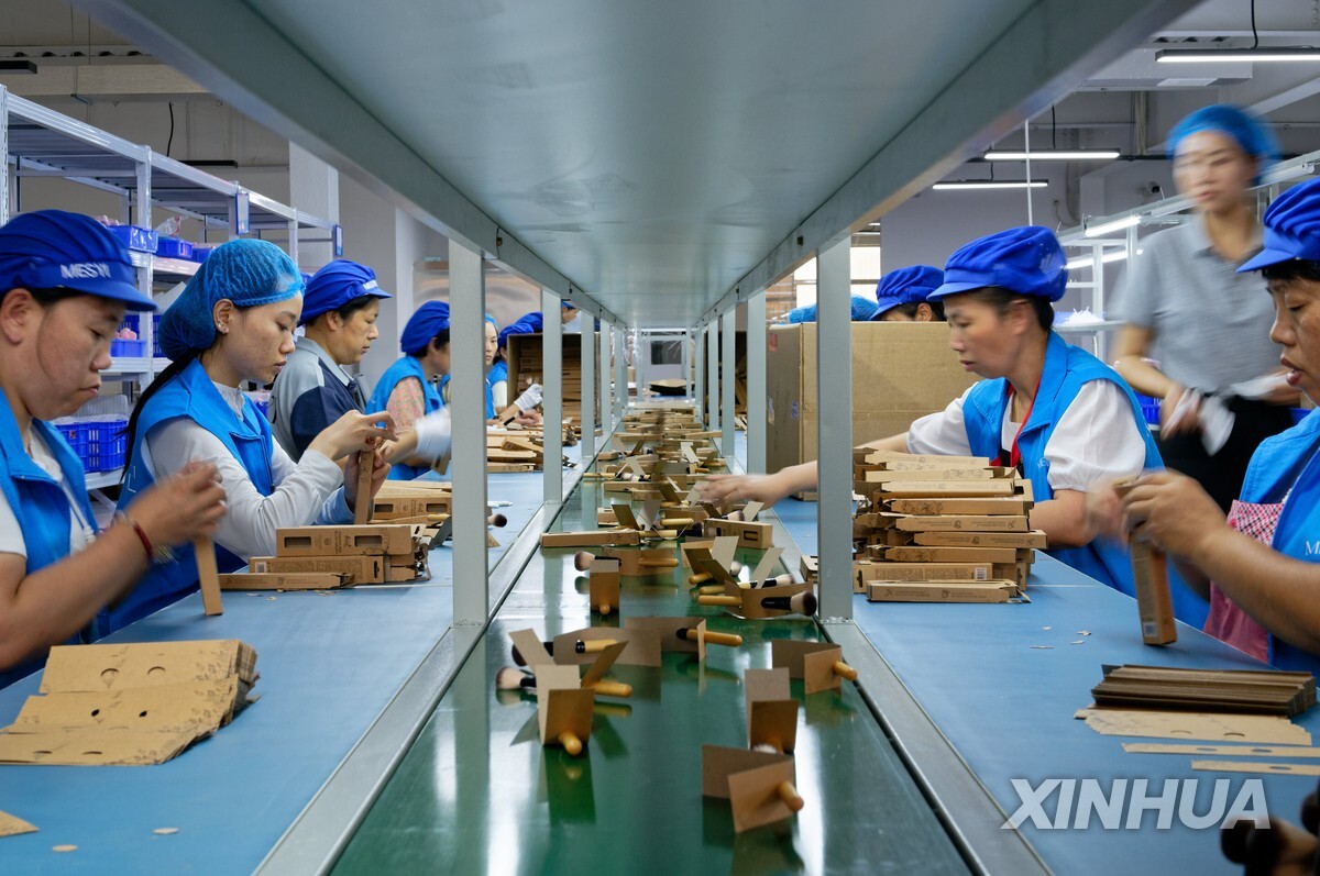 中 6월 제조업 PMI 49.7…미중 관세전쟁 휴전에도…