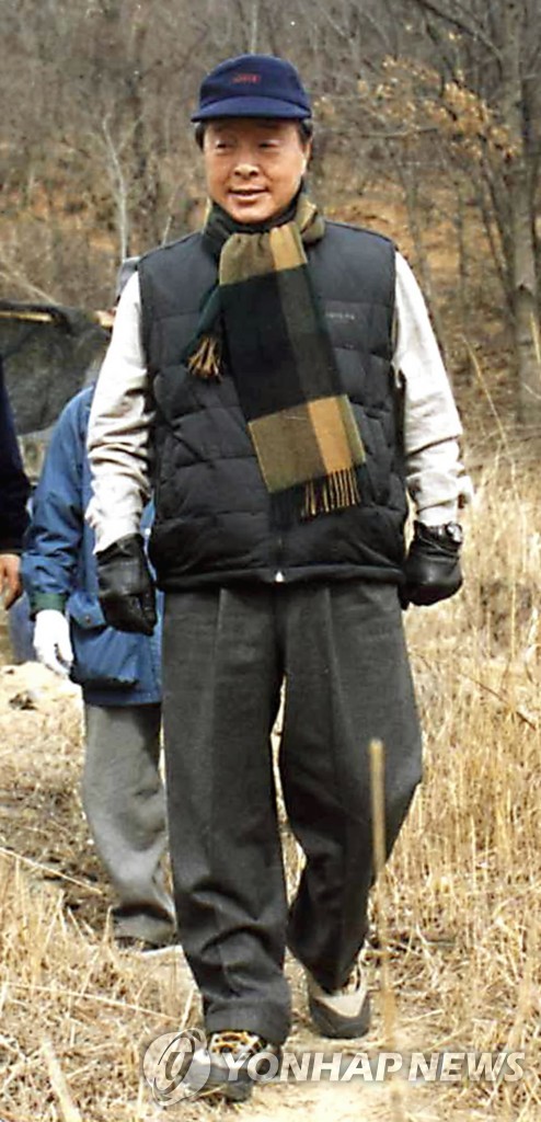 2000년 2월 산행 중인 김영삼