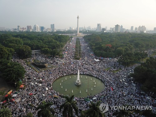 총·대선 앞둔 인도네시아서 '이슬람 강경파' 대규모 집회