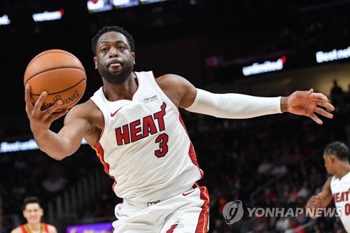 NBA 웨이드, 화려한 은퇴 시즌…조던·제임스와 나란히