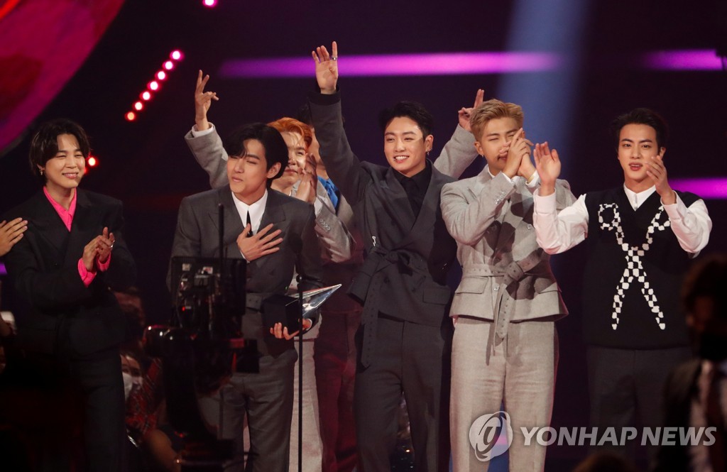 방탄소년단 '아메리칸 뮤직 어워즈' 3관왕…아시아 첫 대상 영예