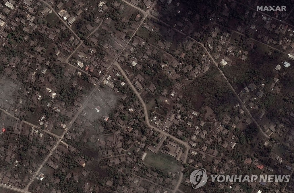 화산재가 뒤덮인 통가 위성사진