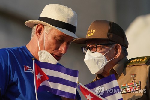 쿠바, 3년 만에 대규모 노동절 행진…혁명광장 가득 메운 인파
