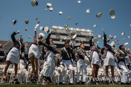 ′드디어 졸업′…미 육군사관학교 웨스트포인트 졸업식