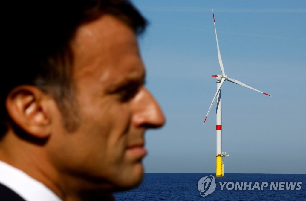 해상풍력발전소 건설현장을 방문한 에마뉘엘 마크롱 프랑스 대통령