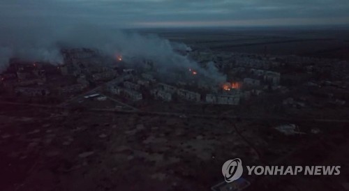 불타고 있는 우크라이나 동부전선 부흘레다르 마을