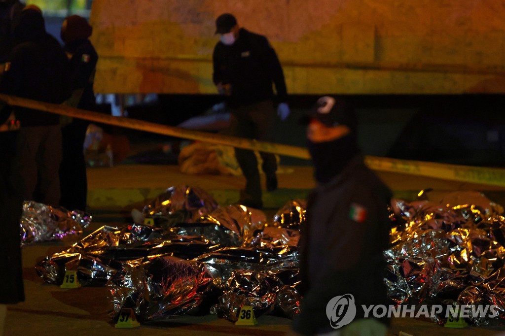 멕시코 이민청 건물 화재로 39명 사망